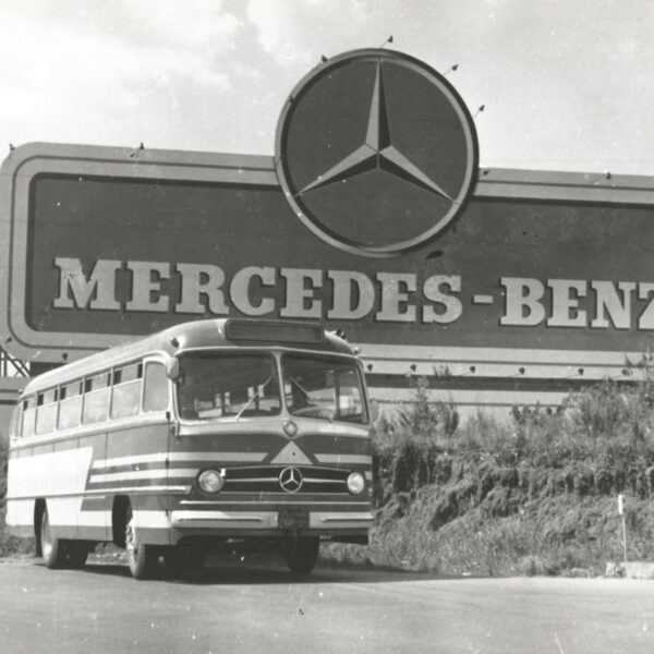 Mercedes-Benz completa 70 anos no Brasil com 800 mil ônibus produzidos e liderança no setor