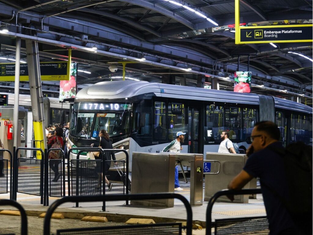 PL prevê Bilhete Único com validade de quatro horas e ônibus gratuitos entre 22h e 5h em São Paulo