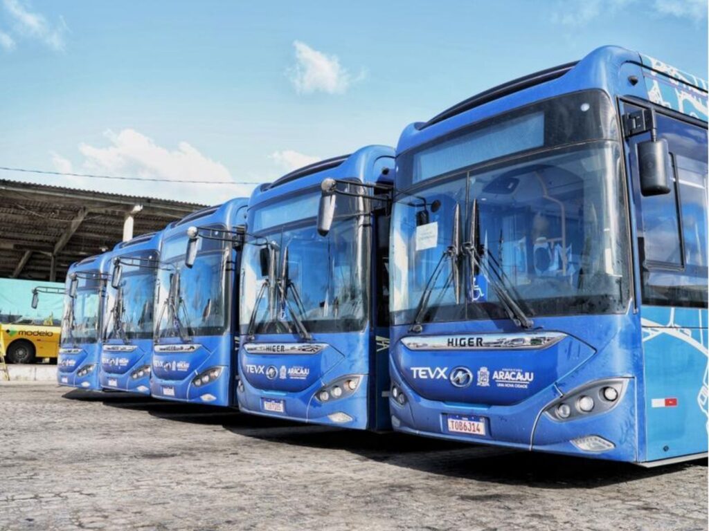 Prefeitura de Aracaju entrega novos ônibus elétricos e expande atendimento para mais 12 linhas