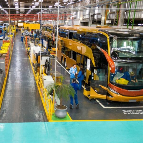 Produção de ônibus cresce 4,95% no primeiro semestre de 2026 e segmento rodoviário amplia participação