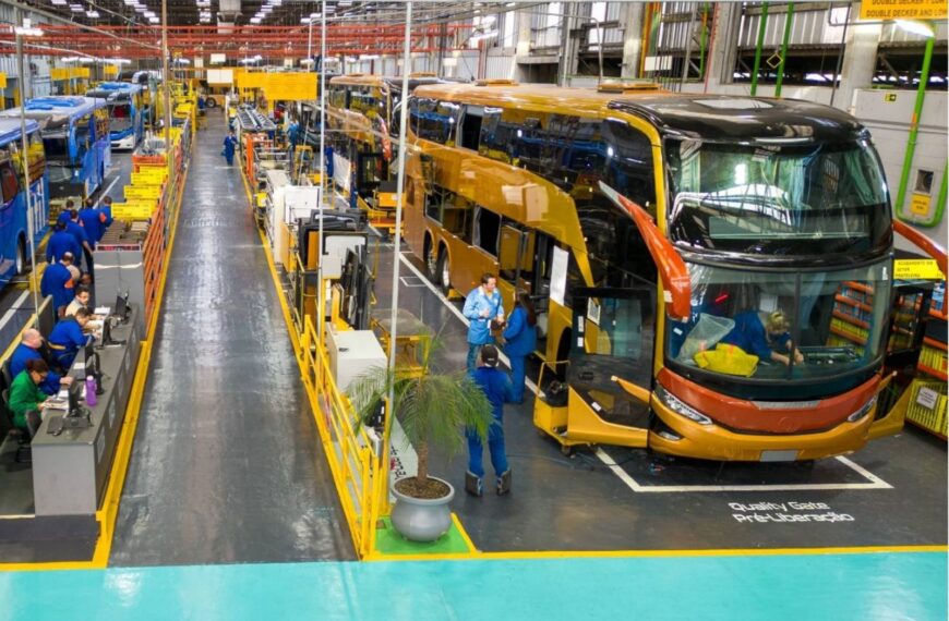 Produção de ônibus cresce 4,95% no primeiro semestre de 2026 e segmento rodoviário amplia participação