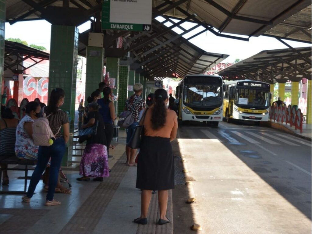 Rio Branco convoca proprietários de vans e ônibus para reforçar transporte coletivo emergencial