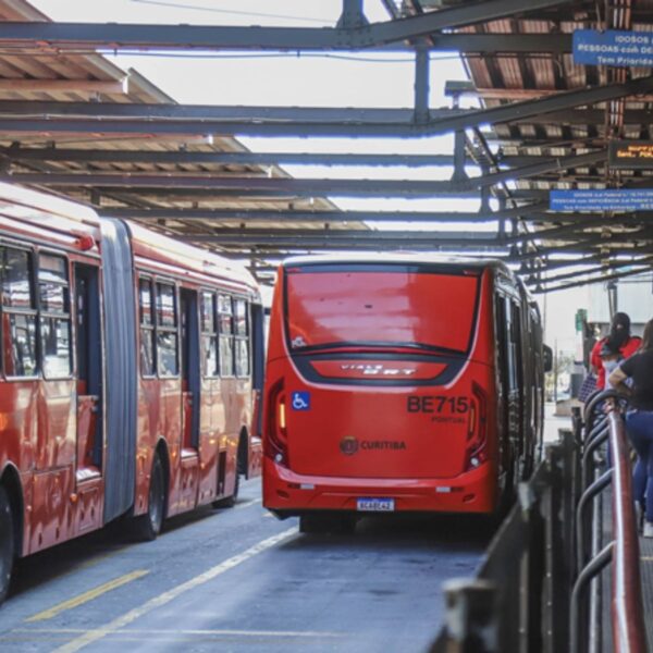 Curitiba prevê 250 ônibus elétricos em nova concessão de 15 anos