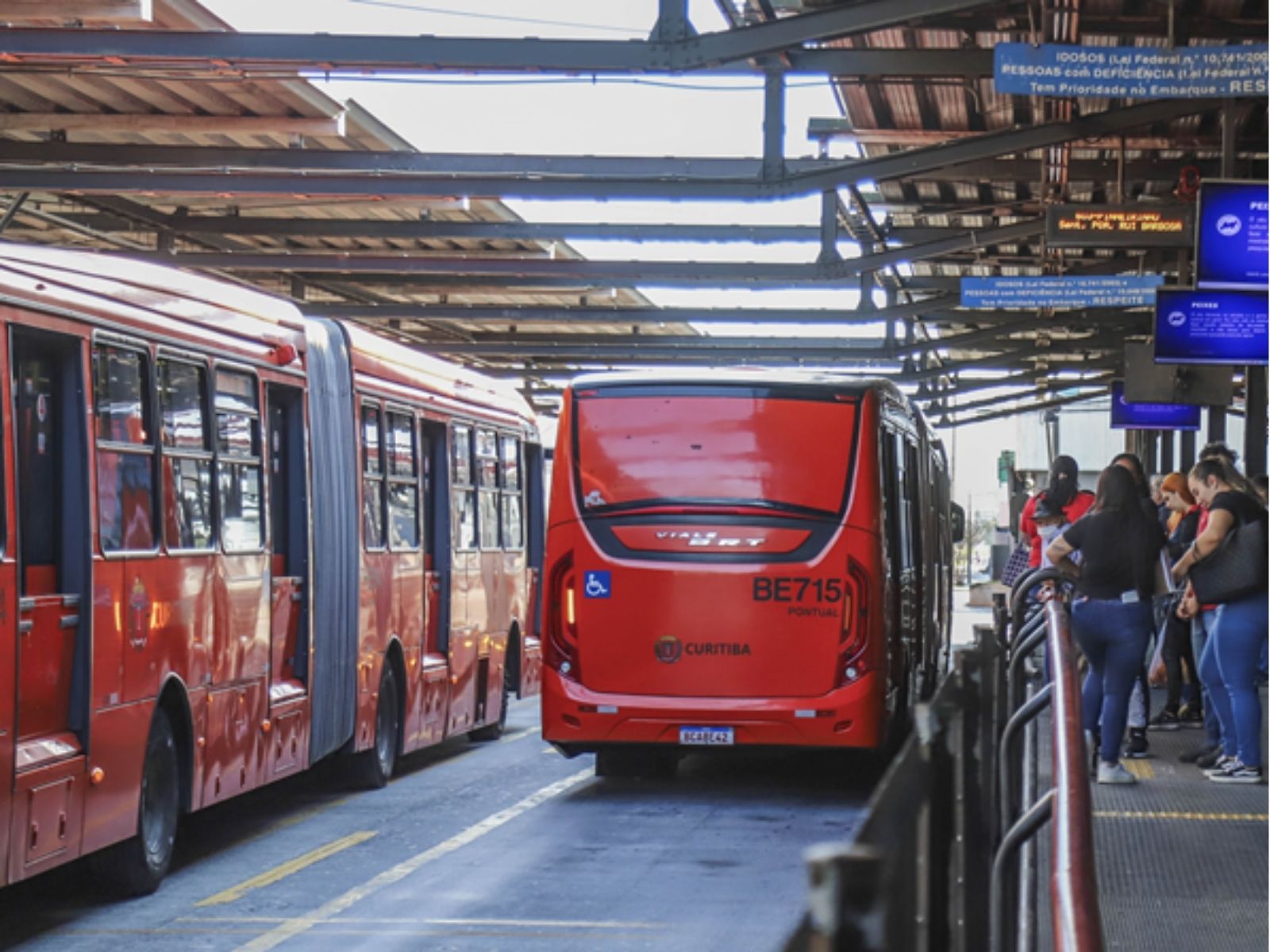 Curitiba prevê 250 ônibus elétricos em nova concessão de 15 anos