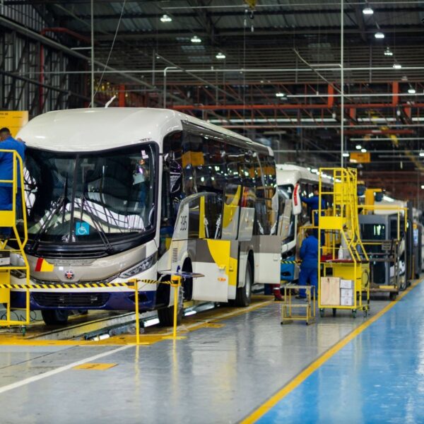 Marcopolo amplia produção de ônibus e registra receita de R$ 2,37 bi