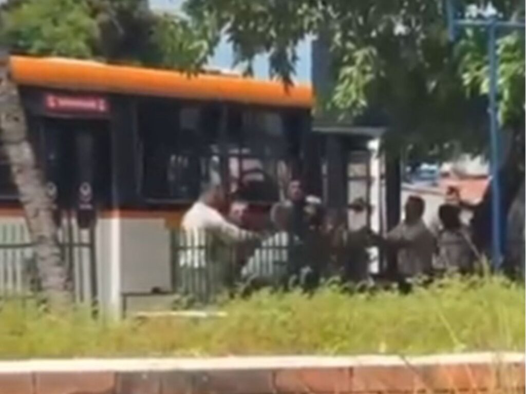 Motorista de ônibus é agredido por cinco motociclistas após briga de trânsito no Grande Recife