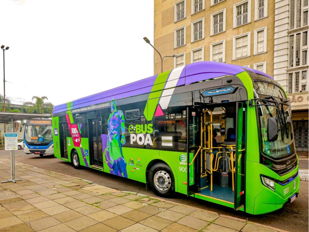 Ônibus elétricos geram economia de R$ 2 milhões em Porto Alegre