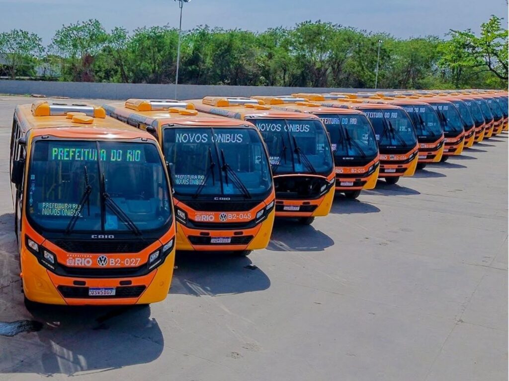 Prefeitura do Rio entrega 54 novos ônibus e primeira garagem pública na Zona Oeste