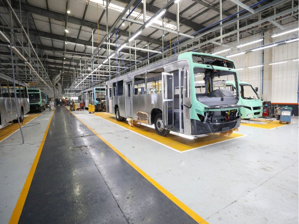 Produção de ônibus cai 3,1% no Brasil até julho de 2026