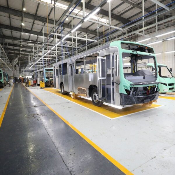 Produção de ônibus cai 3,1% no Brasil até julho de 2026