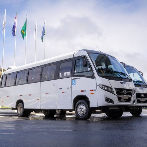 Tema Transportes renova frota de fretamento na Zona Franca de Manaus com novos micro-ônibus