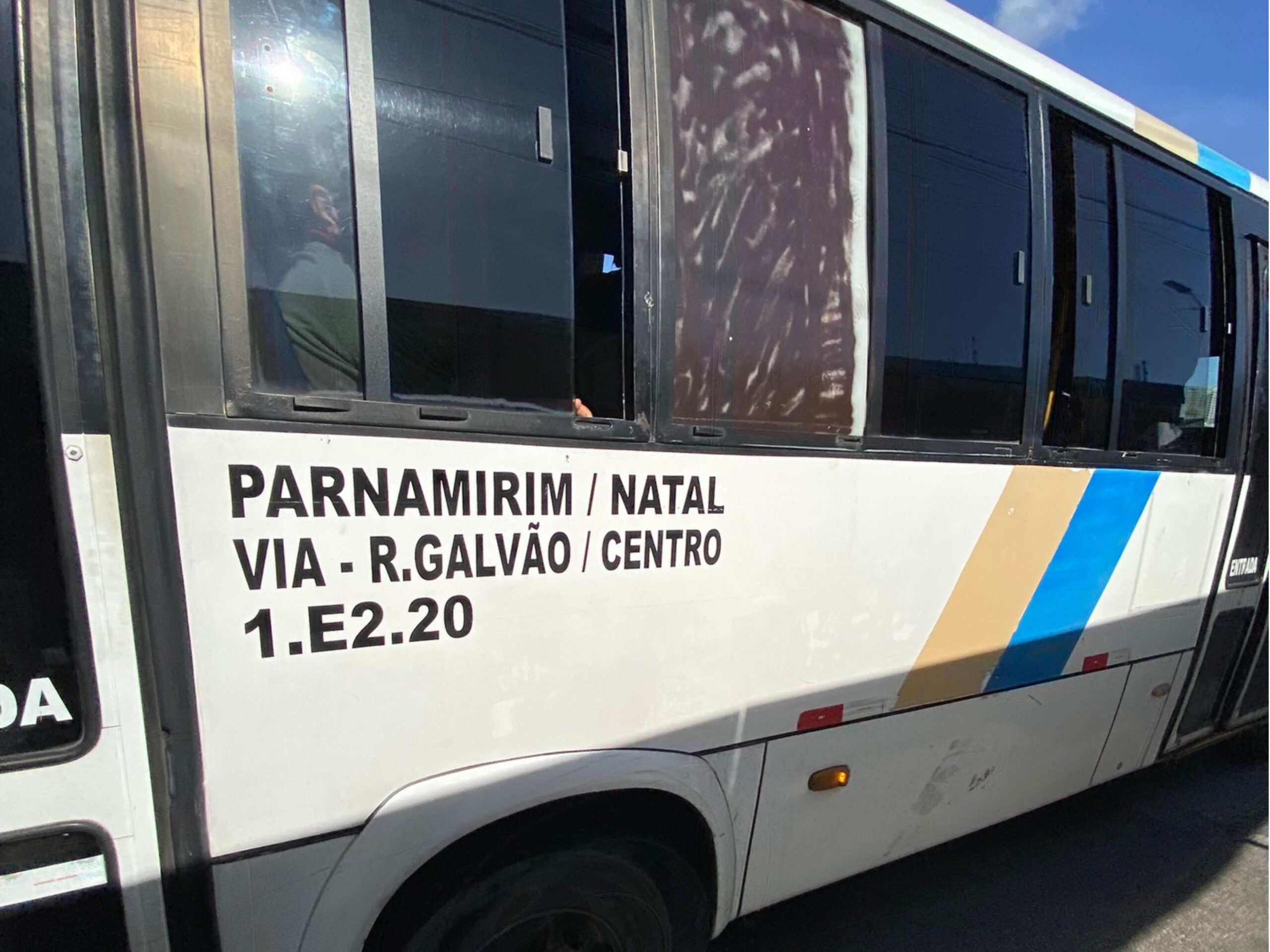 Transporte alternativo intermunicipal circula com falhas estruturais e de segurança na Grande Natal