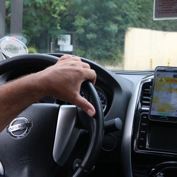 Uberização: STF adia julgamento sobre vínculo entre motoristas e plataformas