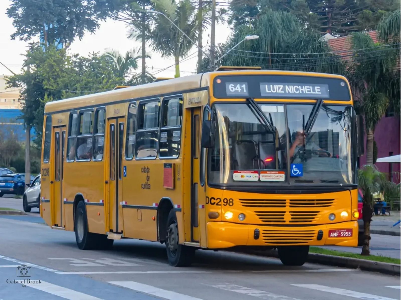 Curitiba ainda tem 680 ônibus fora da vida útil, segundo empresas