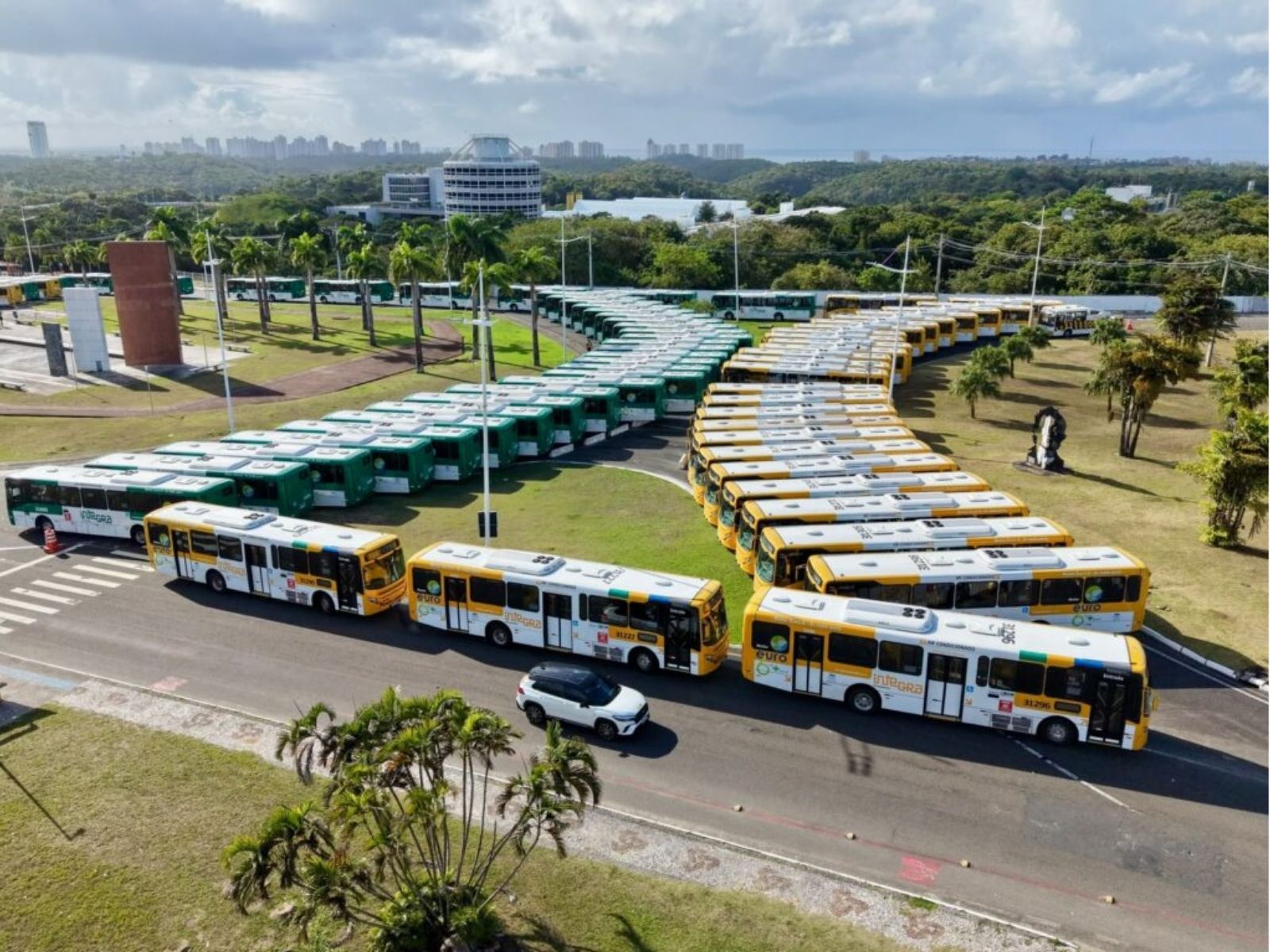Frota de Salvador terá 700 novos ônibus Euro 6 até o fim de 2026
