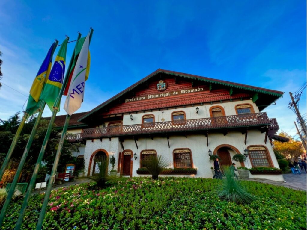 Gramado passa a exigir cadastro para ônibus de excursão turística