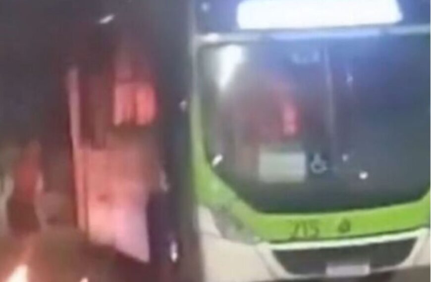 Motorista sofre queimaduras em ônibus incendiado em Olinda