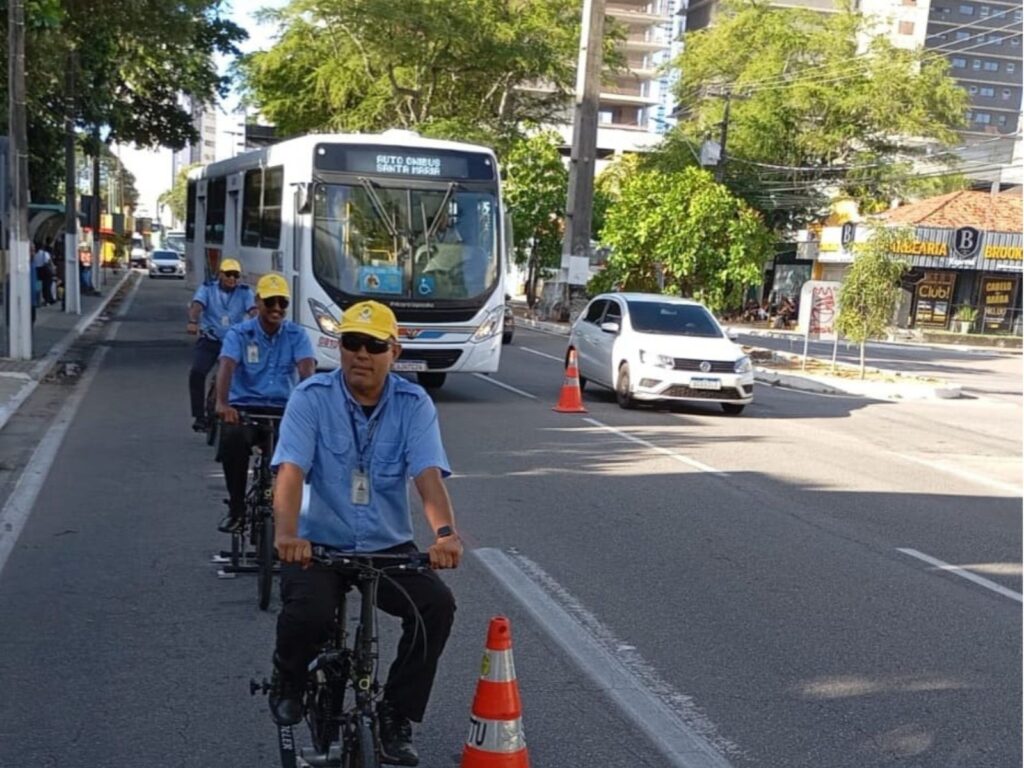 Motoristas e ciclistas trocam de papéis durante ação da Semana Nacional de Trânsito em Natal