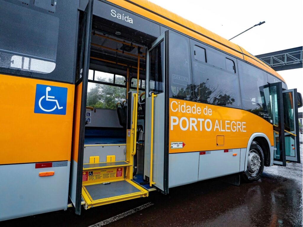 Transporte Solidário atende mais de 9,8 mil passageiros durante Operação Inverno em Porto Alegre