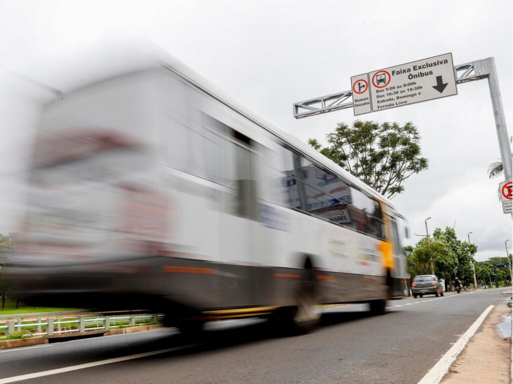 Transporte por ônibus fica mais caro enquanto produtividade segue em baixa