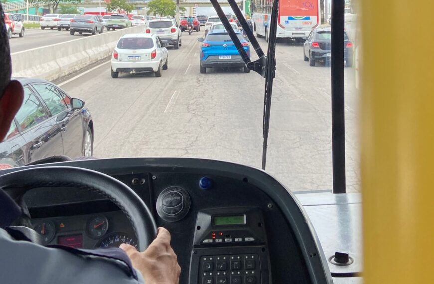 Federação das empresas de transportes alerta para aumento de custos com fim da escala 6×1 nos ônibus