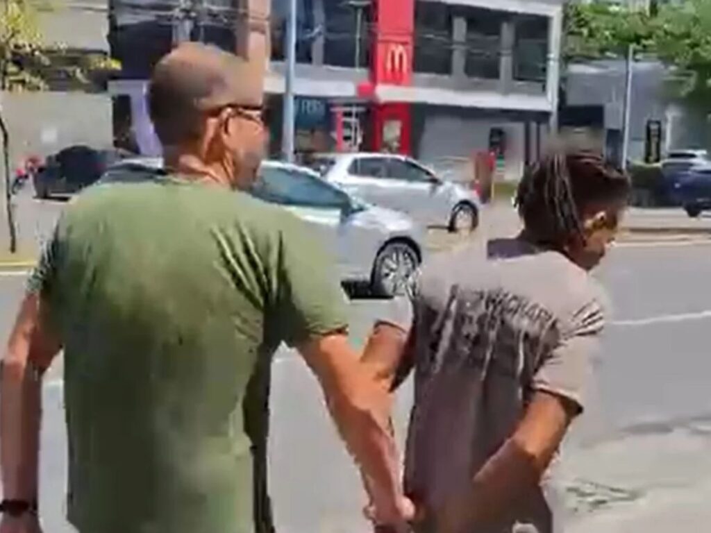 Homem é preso suspeito de importunação sexual contra passageira dentro de ônibus no Recife