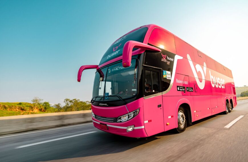 Julgamento sobre fretamento de ônibus e atuação da Buser é adiado pelo STF