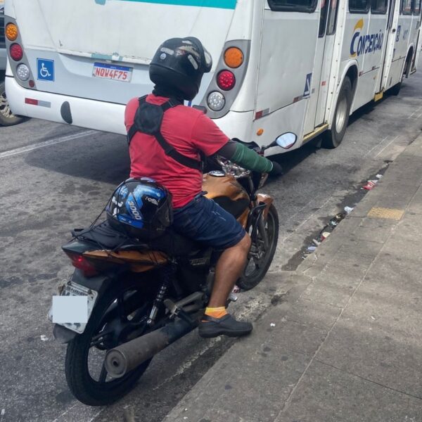 Justiça determina indenização a passageiro após acidente em corrida de moto por aplicativo