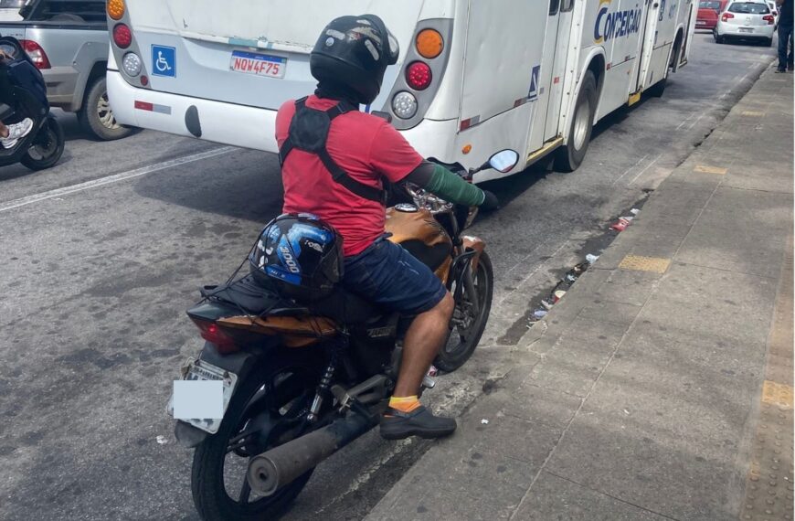 Justiça determina indenização a passageiro após acidente em corrida de moto por aplicativo