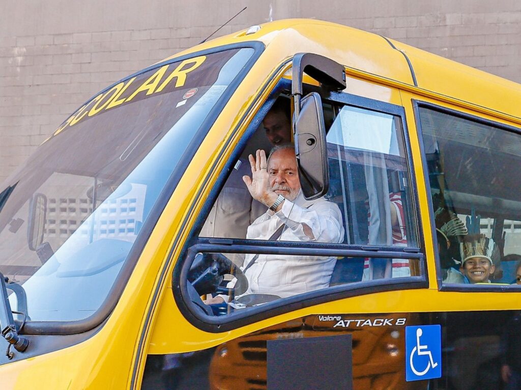 Lula chama empresários de ônibus de “sacanas” e cita retirada de frota em diversas cidades no 2º turno, incluindo Salvador, Recife, Maceió e João Pessoa