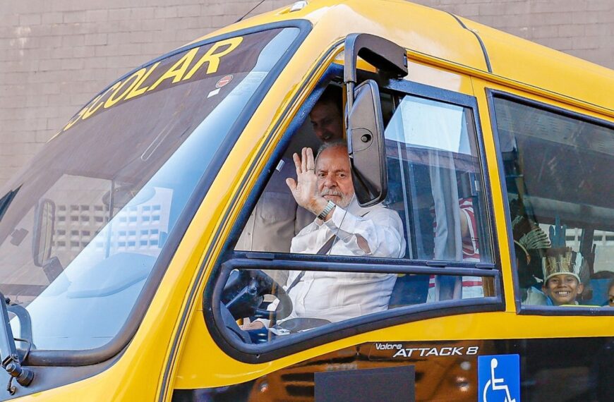 Lula chama empresários de ônibus de “sacanas” e cita retirada de frota em diversas cidades no 2º turno, incluindo Salvador, Recife, Maceió e João Pessoa