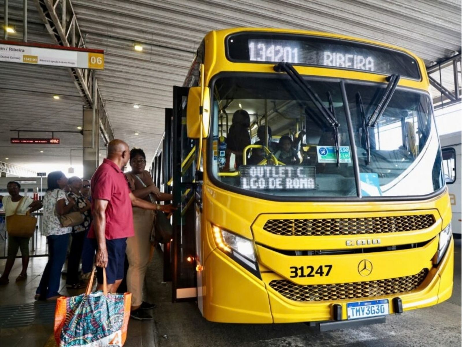 Ônibus de Salvador deixarão de aceitar pagamento em dinheiro