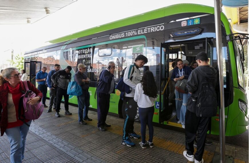 Passageiros já podem pagar ônibus em São Paulo com cartão, celular e QR Code