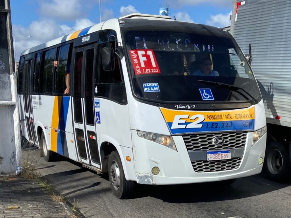 RN: Transporte alternativo troca ônibus mais novo por mais antigo na linha F1