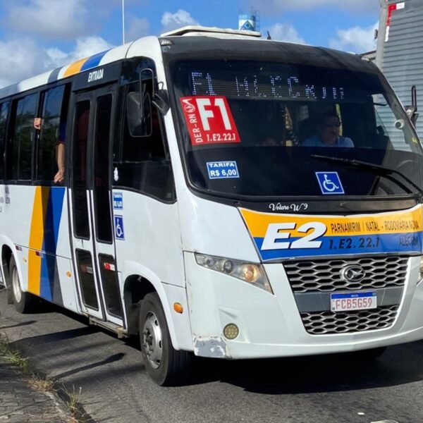 RN: Transporte alternativo troca ônibus mais novo por mais antigo na linha F1