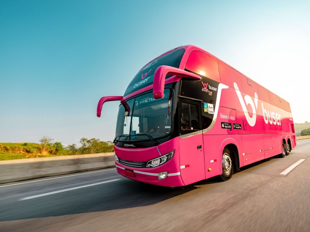 STF retoma julgamento da Lei da Buser após divergências sobre fretamento de ônibus