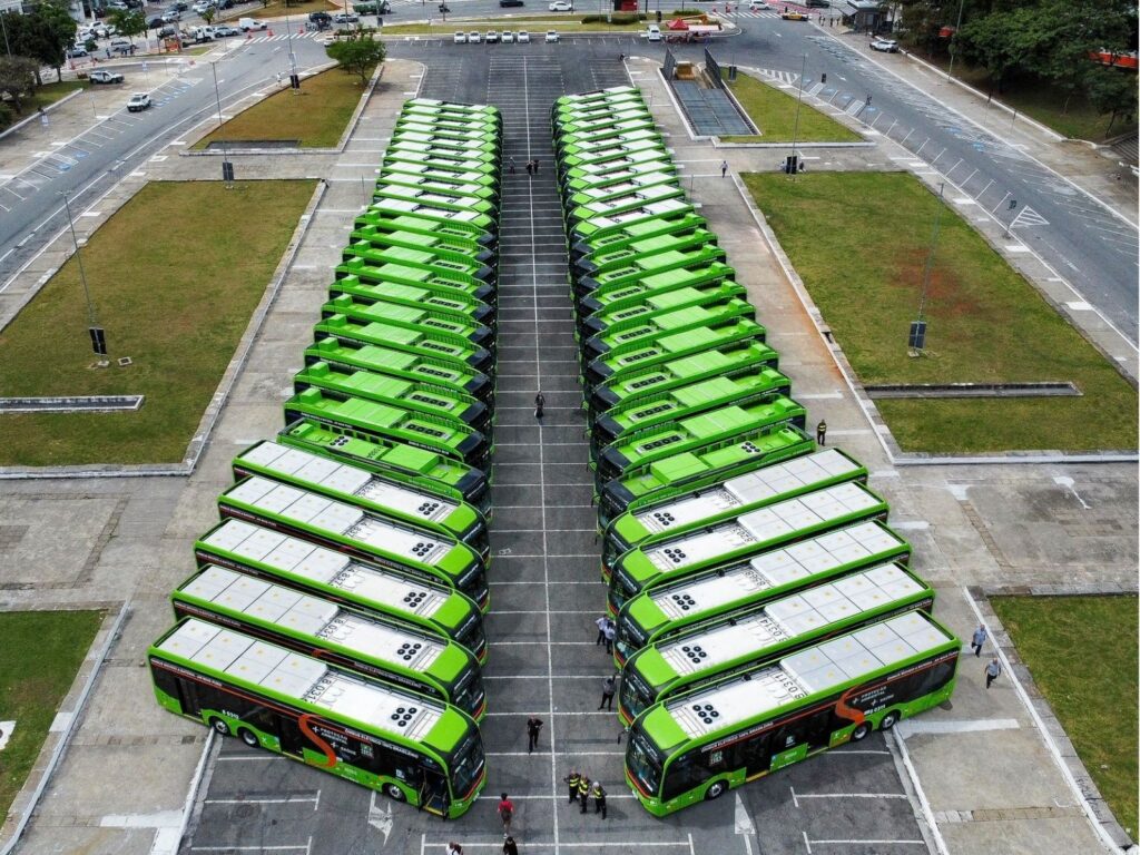 São Paulo chega a 2 mil ônibus elétricos em operação no transporte público