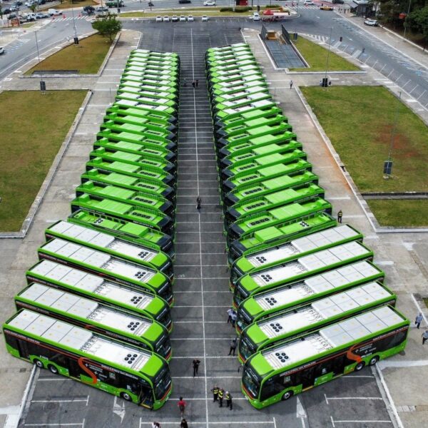 São Paulo chega a 2 mil ônibus elétricos em operação no transporte público