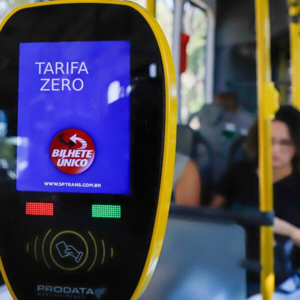 Tarifa zero no transporte público pode aumentar passageiros, mas exige mais ônibus e financiamento